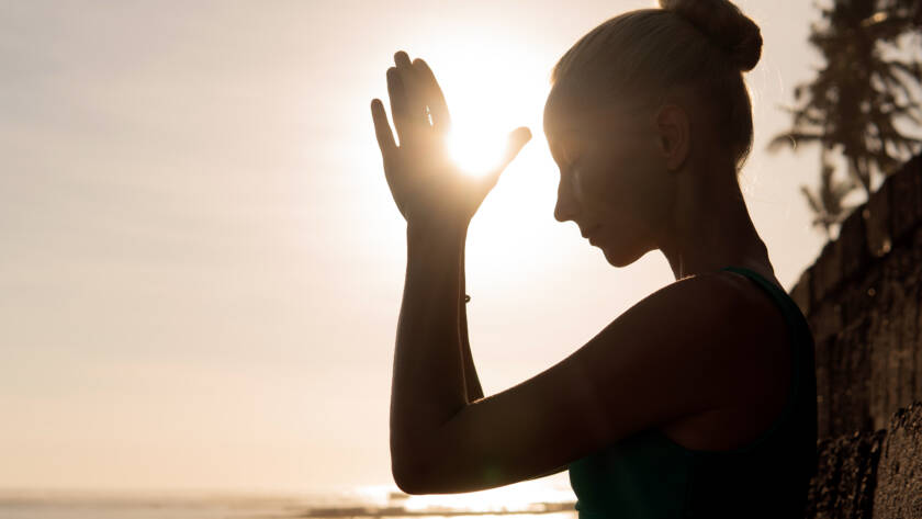 Mujer meditando