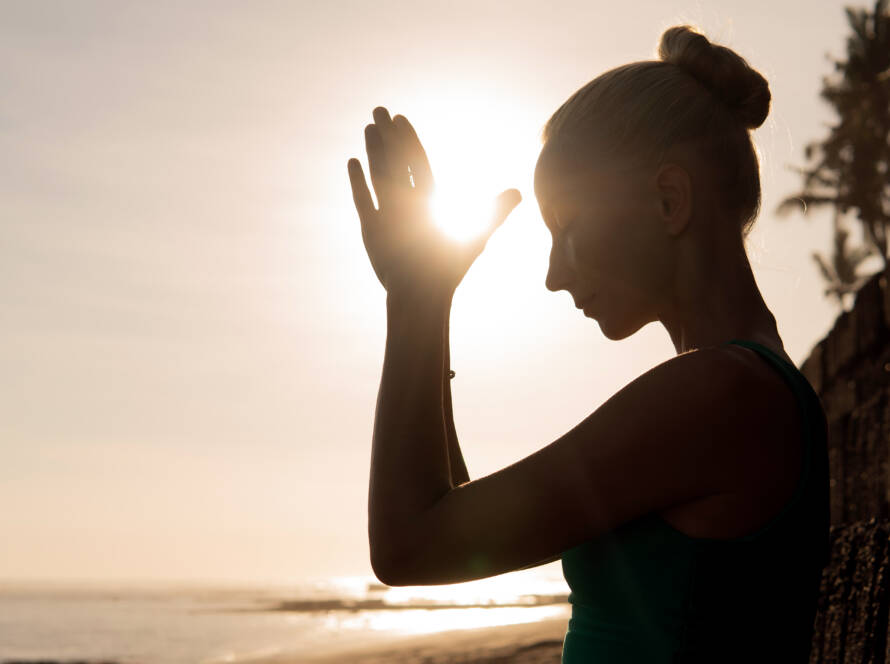 Mujer meditando